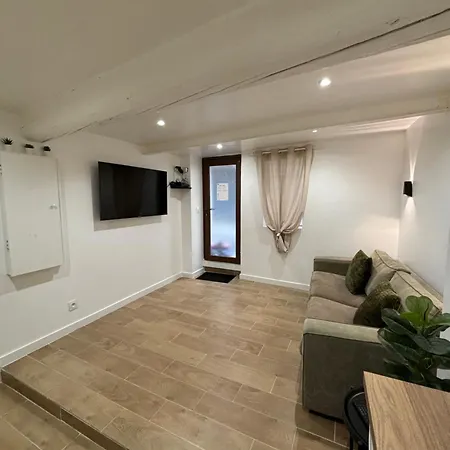 Cosy Centre Historique Apartment *